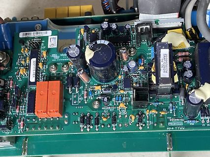 Bestückte Leiterplatte eines Netzteils