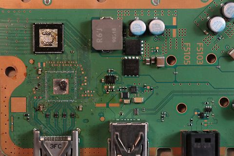 Nahaufnahme einer Leiterplatte mit elektronischen Bauteilen