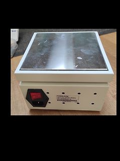 Elektronikgerät mit Schalter und Typenschild
