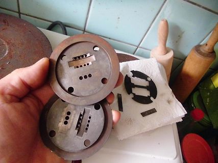 Metallteile einer Nudelmaschine