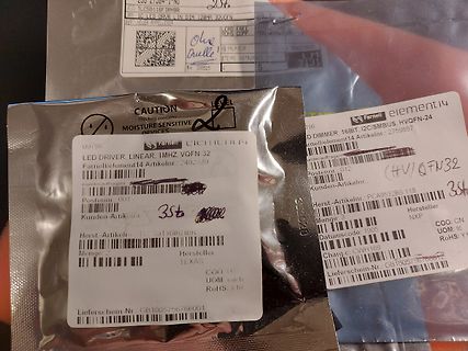 Etiketten von Elektronikbauteilen in Verpackungen
