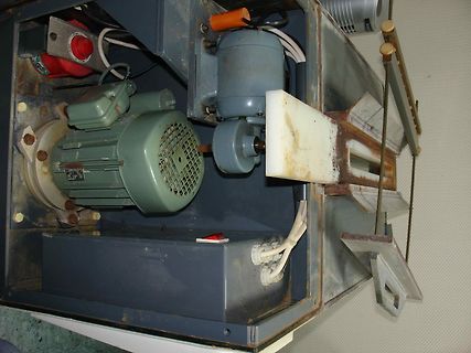 Elektromotor und mechanischer Aufbau in Gehäuse