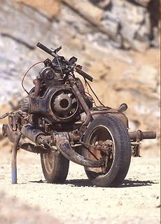 Modifizierter Motor mit Rädern