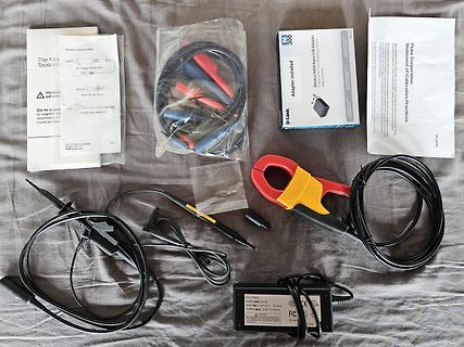 Messgeräte, Kabel und Zubehör auf Stoff