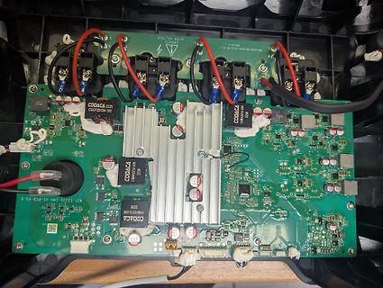Leiterplatte eines Netzteils mit Kühlkörper