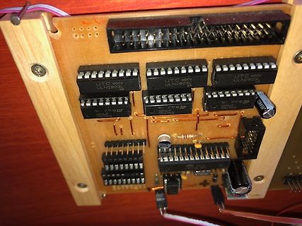 Bestückte Leiterplatte mit ULN2803 ICs