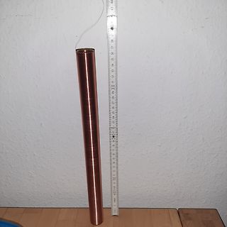 Kupferrohr neben einem Maßband