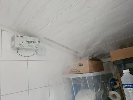 Netzteil an der Wand