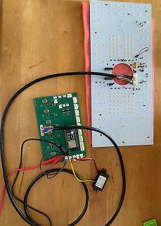 Elektronik-Aufbau mit zwei Leiterplatten und Netzteil
