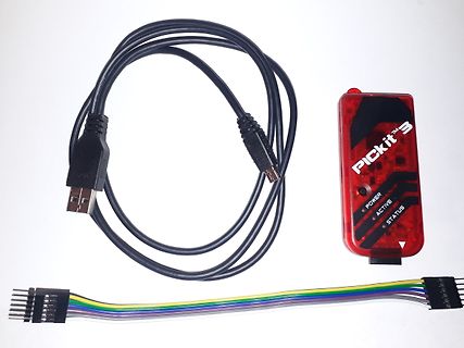 Pickit 3 Programmiergerät mit USB-Kabel und Flachbandkabel