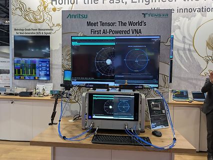 Messaufbau mit Anritsu Tensor VNA und Monitoren