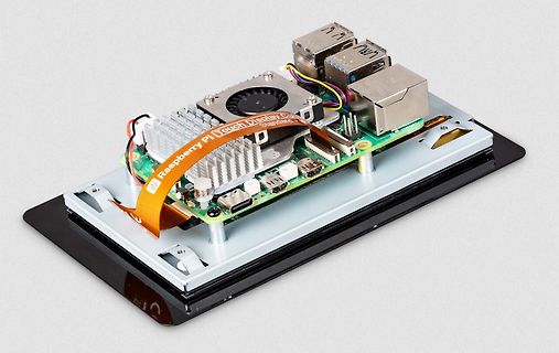 Raspberry Pi mit Kühlkörpern und Anschlüssen