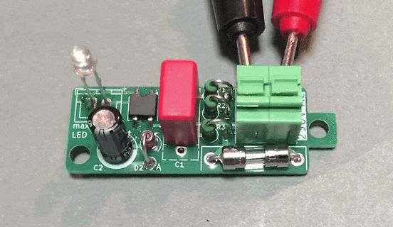 Leiterplatte mit LED, Kondensator und Sicherung