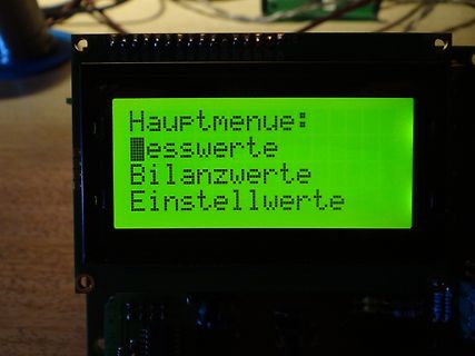 Foto eines LCD-Displays mit Menütext