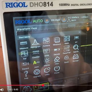 Abfotografiertes Rigol DHO814 Oszilloskop Display