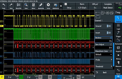 Oszilloskop-Screenshot mit digitalen Wellenformen