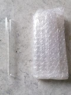 Reagenzglas und Luftpolsterfolie