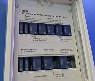 Werbeaufsteller für RECOM AC/DC DIN Rail Netzteile