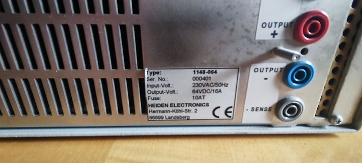 Rückseite eines Heiden Electronics Netzteils