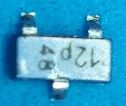 Elektronikbauteil mit Typenbezeichnung