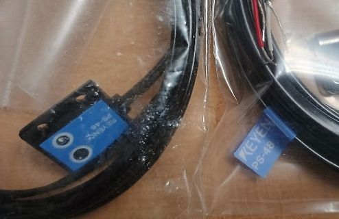 Keyence Sensoren in Plastikverpackung
