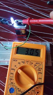Messung einer 9V Batterie mit Multimeter