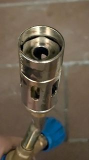Metallisches Bauteil mit Öffnungen