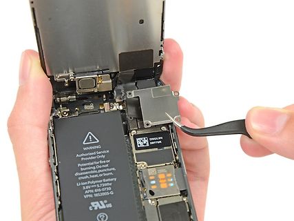 Innenansicht eines geöffneten Mobiltelefons