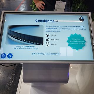 Display mit Werbung für Consignment-Optionen