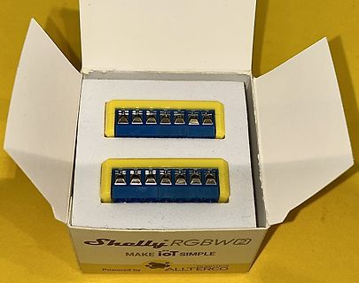 Shelly RGBW2 in der Verpackung