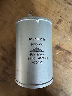 Elektrolytkondensator mit Beschriftung