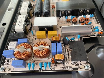 Bestückte Leiterplatte eines Netzteils