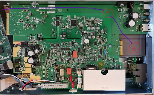 Leiterplatte eines elektronischen Geräts mit Markierungen A und B