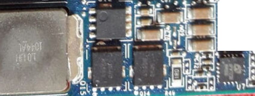 Nahaufnahme einer Leiterplatte mit elektronischen Bauteilen