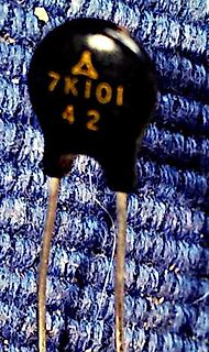 Elektronisches Bauteil mit Aufdruck