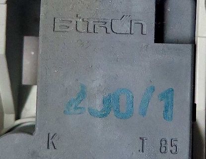 Nahaufnahme einer Bauteilbeschriftung
