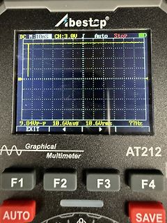 Abfotografiertes grafisches Multimeter mit Oszilloskop-Funktion