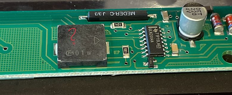 Nahaufnahme einer Leiterplatte mit elektronischen Bauteilen