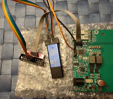 Elektronikaufbau mit ST-Link V2 und Leiterplatte