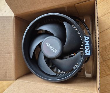 AMD CPU-Kühler in Karton