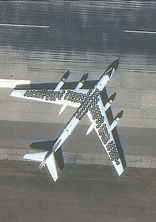 Flugzeug aus vielen kleinen Bauteilen