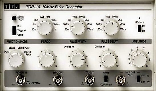 Frontansicht eines TGP110 10MHz Impulsgenerators