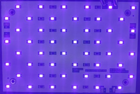 LED-Matrix Leiterplatte unter UV-Licht