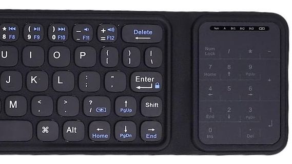 Nahaufnahme einer kompakten Bluetooth-Tastatur
