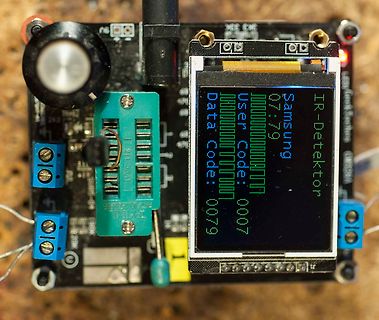 Mikrocontroller-Platine mit LCD-Display und IR-Detektor