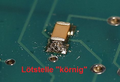Körnige Lötstelle auf Leiterplatte