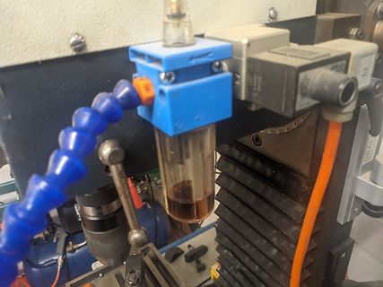 Industrielle Pneumatikkomponenten und Schlauchleitung