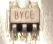 Elektronikbauteil mit Aufschrift BYCE