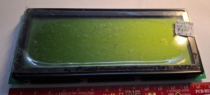 LCD-Display mit Beschriftung und Lineal