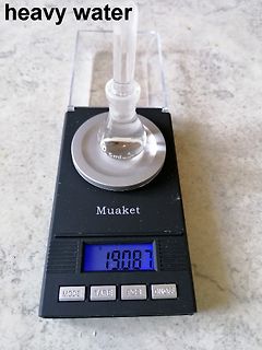 Digitale Waage mit Glasgefäß